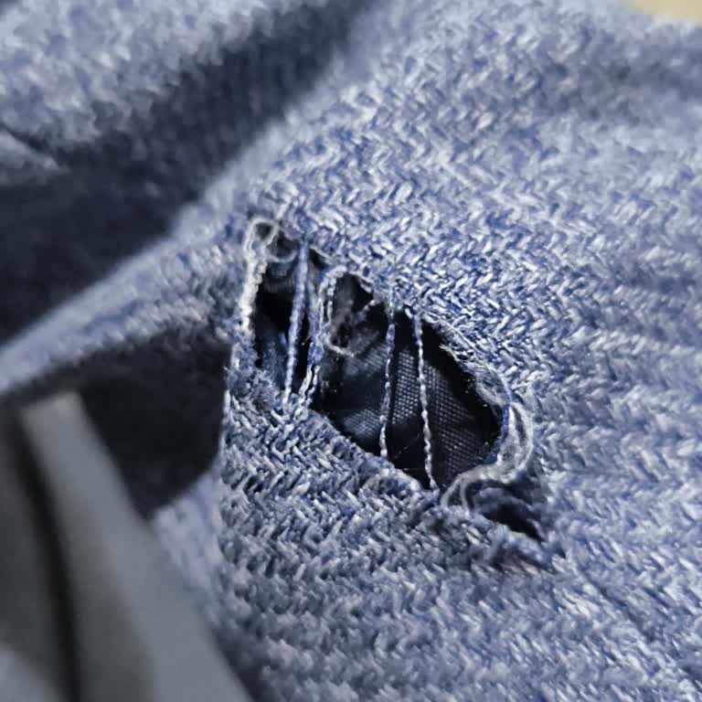 Küçük Ve Yırtık Gelen Ceket İçin Değişim Talebime Yanıt Alamıyorum