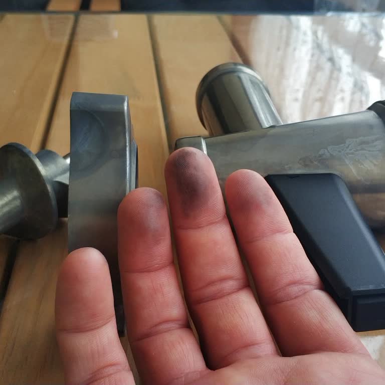 Bosch Mutfak Şefi Et Kıyma Aparatında Kararma Ve Boya Atması Sorunu