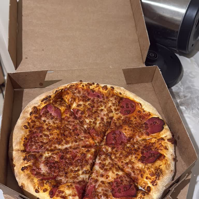 Domino's Pizza Bol Malzemos Sucuksever Pizzada Malzeme Eksikliği