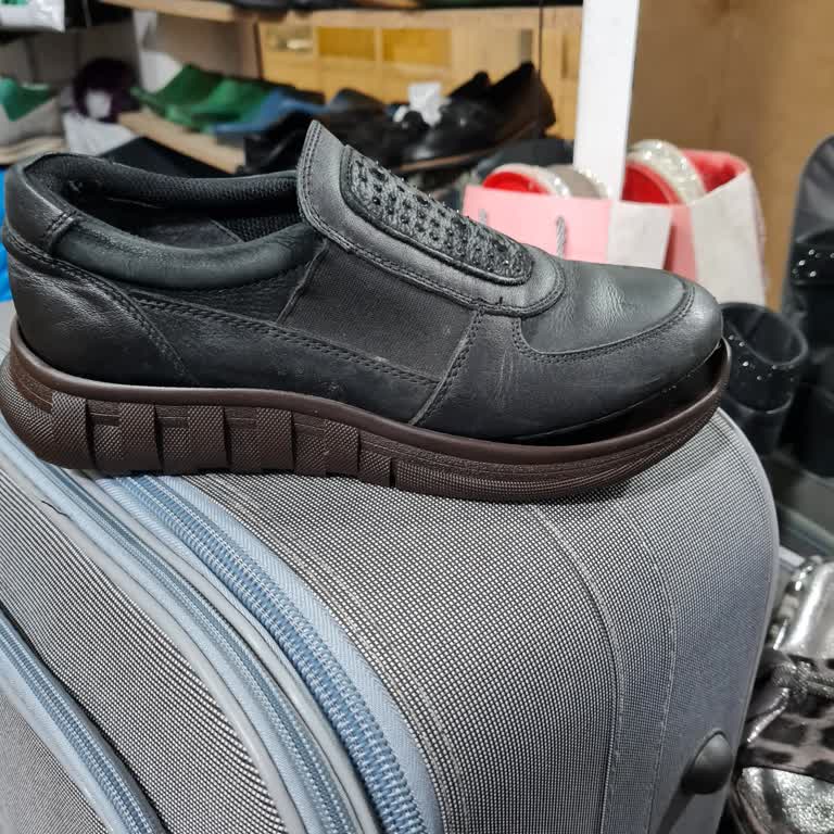 Yüksek Ücretli Ayakkabının Tabanı İkiye Bölündü, Orijinal Parça Talebim Karşılanmadı