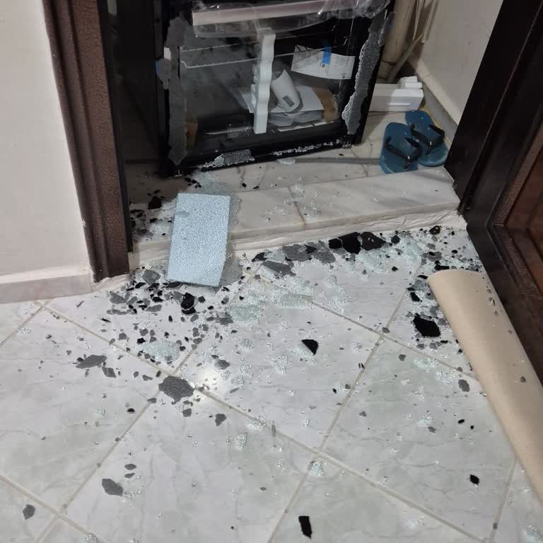 Yeni Alınan Fırının Camı Teslimatta Patladı, Mağduriyet Giderilmiyor