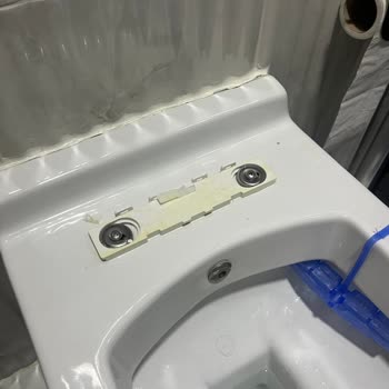 Newarc Klozet Menteşe Arızası Garanti Kapsamı Dışında Bırakıldı Yedek Parça Yok