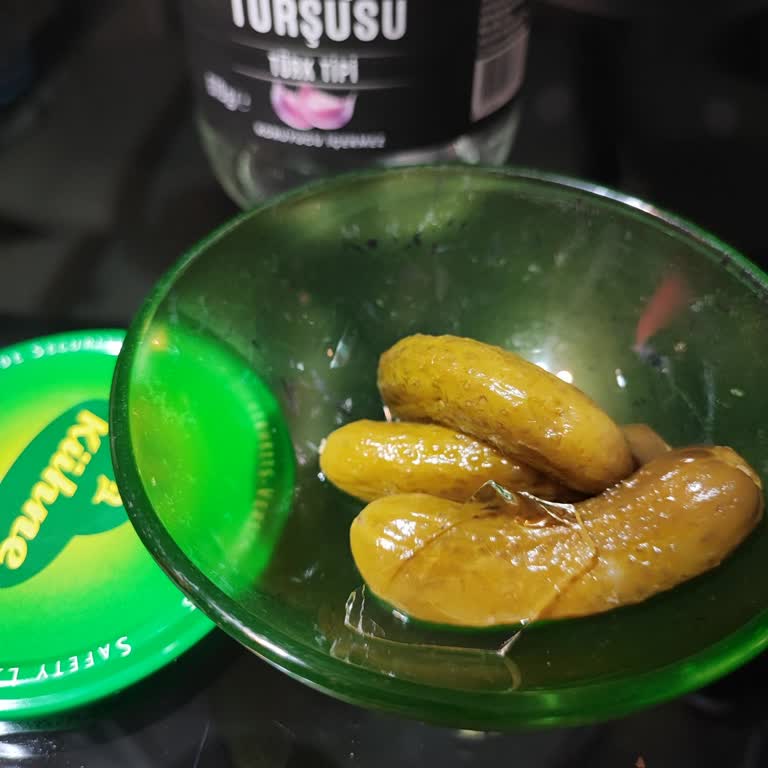 Kühne Kornişon Turşusunda Cam Parçası Şoku: Gıda Güvenliği Endişesi