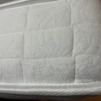 Teslim Edilen Yatakta Küf Lekeleri Ve İlgisiz Mağaza