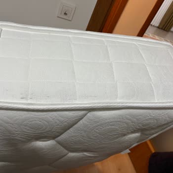 Teslim Edilen Yatakta Küf Lekeleri Ve İlgisiz Mağaza