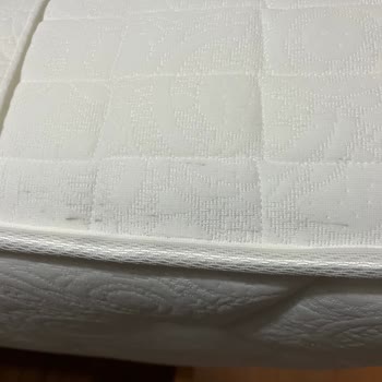 Teslim Edilen Yatakta Küf Lekeleri Ve İlgisiz Mağaza