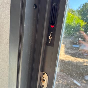 Yeni Montajlanan Sürme Cam Sistemde Sürekli Su Sızması Ve Yetersiz Servis