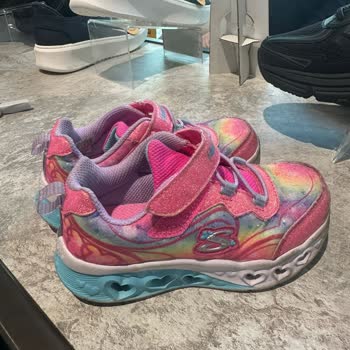 Kısa Sürede Bozulan Işıklı Ayakkabı Ve Yetersiz Müşteri Desteği