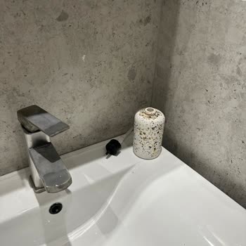 I Face Missing €138 Refund From Booking.com After Terrible Stay in Thessaloniki