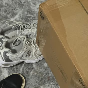 Kargo Kolisi Ayakkabımın Üzerine Bırakıldı, Maddi Zarar Oluştu