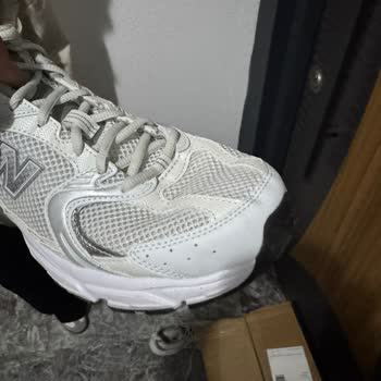 Kargo Kolisi Ayakkabımın Üzerine Bırakıldı, Maddi Zarar Oluştu