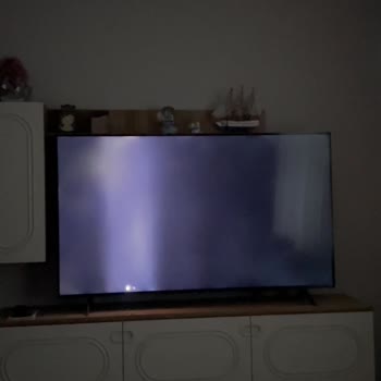 LG QNED80T Televizyonda İlk Günden Ekran Işık Sızması Ve Servis Mağduriyeti