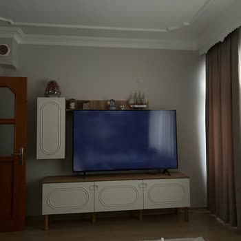 LG QNED80T Televizyonda İlk Günden Ekran Işık Sızması Ve Servis Mağduriyeti