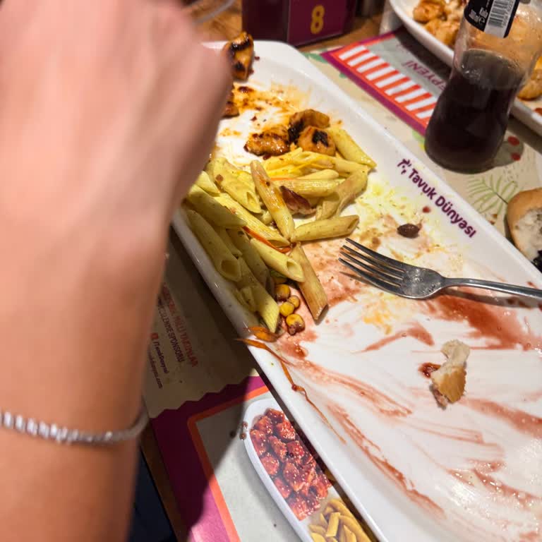 Tavuk Dünyası'nda Yanlış Ve Yanık Sipariş, İlgisiz Personel Deneyimi