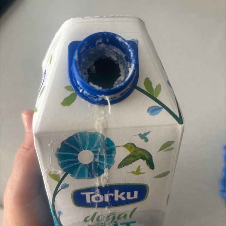 Torku Süt Bozuk Ve Ambalajı Sızdırıyor