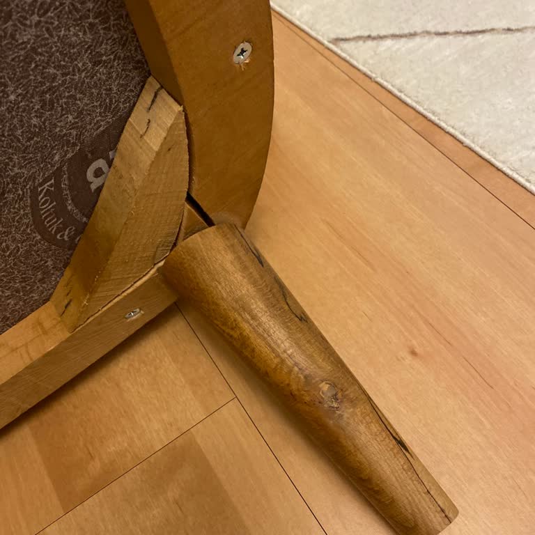 Koltuk Takımında İskelet Kırığı Var, Servis Dönüşü Yapılmıyor