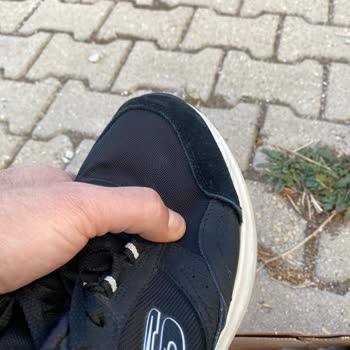 I Face Defective Skechers Skech-Air Court and Poor Customer Support Response