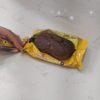 Aldığım Ülker 8 Kek Muzlu Küflü Çıktı, İçinde Kek Yoktu!