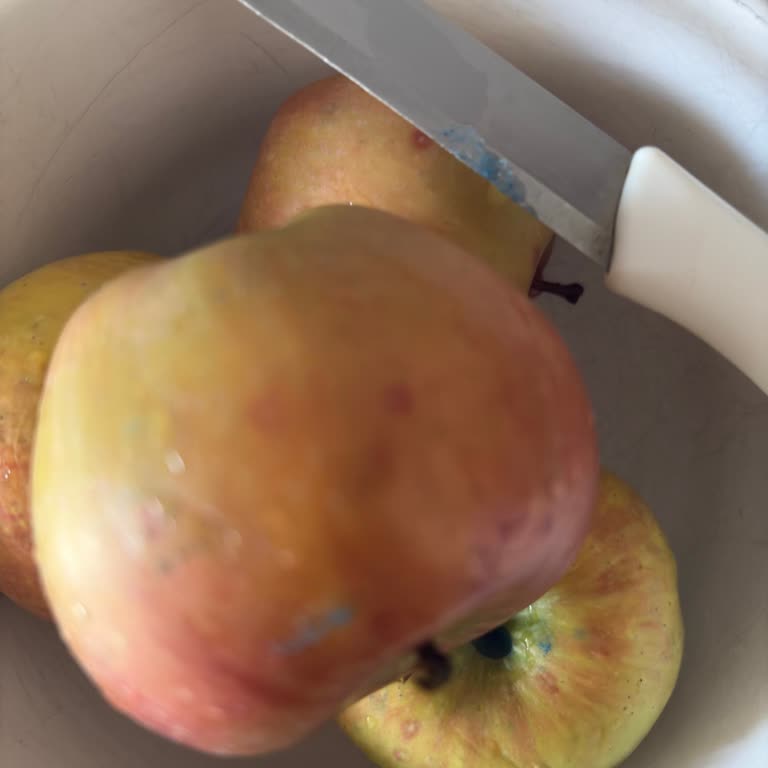 Migros Elmalarında Mavi Mum Benzeri Tabaka Sağlığa Zararlı Mı