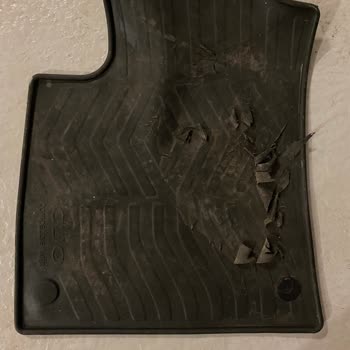 Renault Clio 5 Paspaslarının Hızla Deforme Olması Ve Garanti Kapsamında Destek Eksikliği