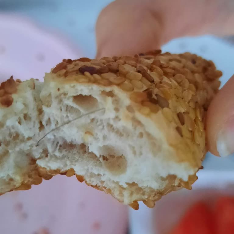 Dondurulmuş Simitten Çıkan Kıl Ve Hijyen Sorunu Karşısında İlgisizlik