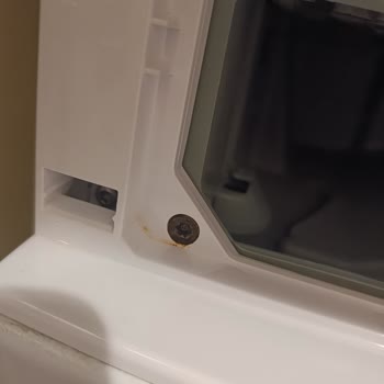 Arçelik Çamaşır Makinesinde Paslanma Ve Boya Kalkması Nedeniyle Kıyafetlerim Zarar Görüyor