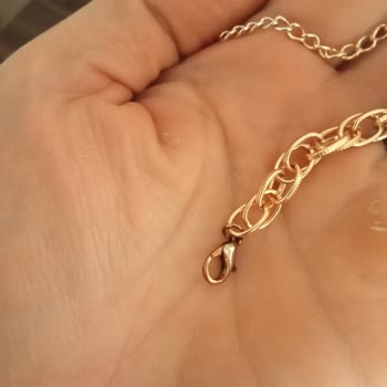 Cc Accessory Ürünü Teslim Aldıktan Sonraki Bir Hafta İçinde Bileklik Karardı