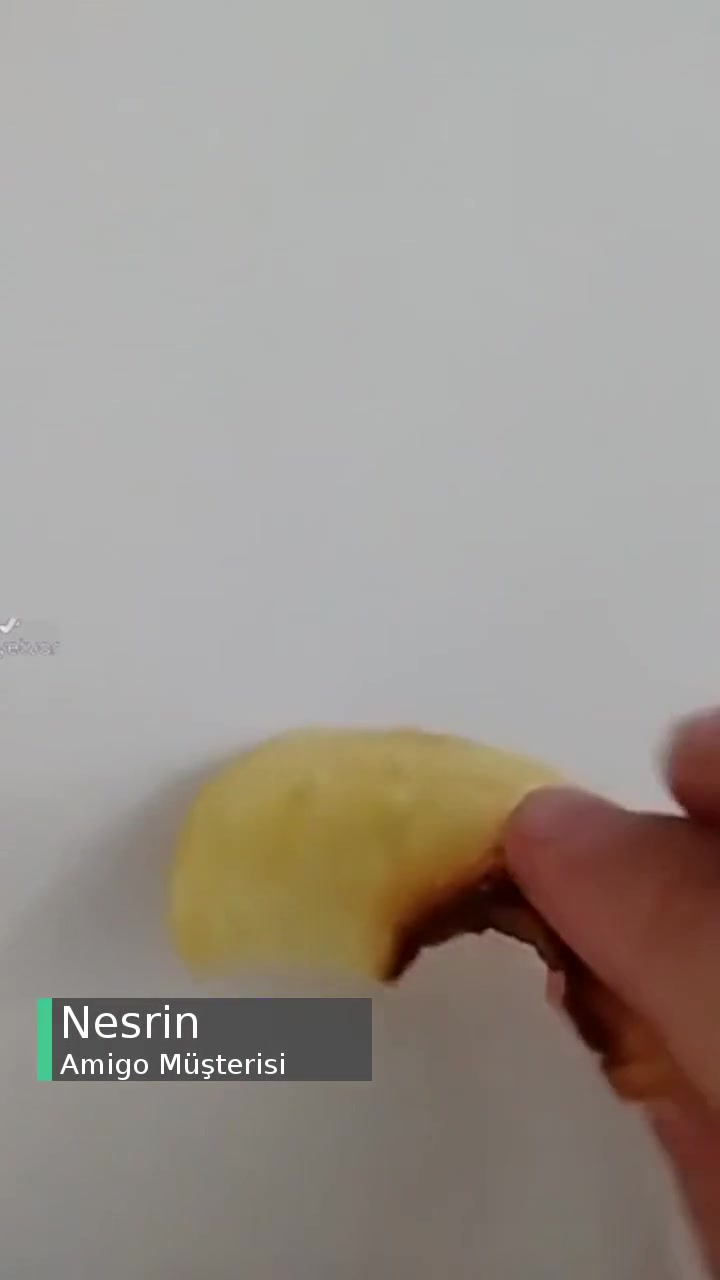 Amigo Cipsin İçinde Kara Ve Siyah Ve Kahverengi Bir Renginde Bir Şey Vardı! videonun kapak resmi