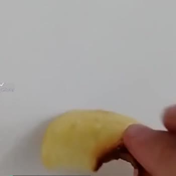 Amigo Cipsin İçinde Kara Ve Siyah Ve Kahverengi Bir Renginde Bir Şey Vardı!
