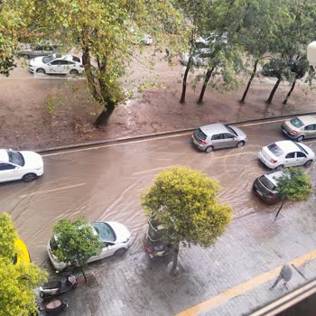 Her Yağmurda Göztepe İnönü Caddesi'nde Su Baskını Ve Güvenlik Riski
