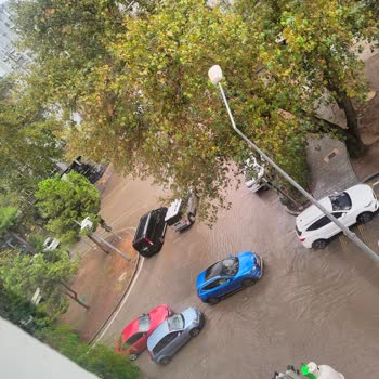 Her Yağmurda Göztepe İnönü Caddesi'nde Su Baskını Ve Güvenlik Riski