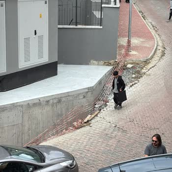 Yanlış Konumlandırılan Trafo Çocukların Güvenliğini Tehlikeye Atıyor