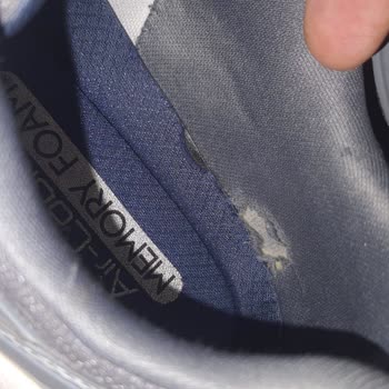 Kısa Sürede Yırtılan Skechers Ayakkabıda Değişim Veya İade Talebi