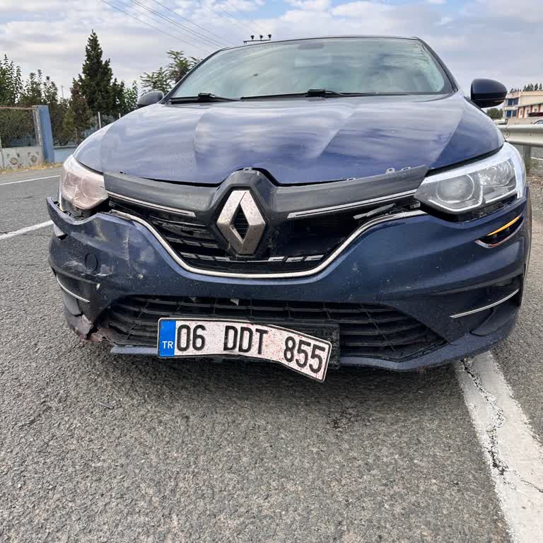 Kaza Anında Airbaglerin Açılmaması Ve Renault'dan Yanıt Alamama