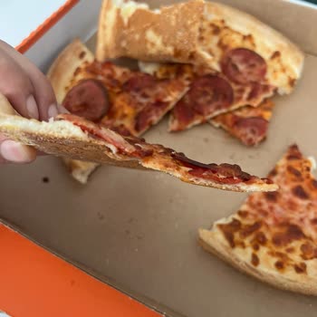 Sipariş Ettiğim Pizzada Malzeme Ve Kalite Sorunu Yaşadım