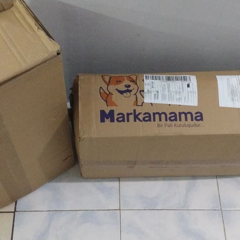 Ağır Kolileri Yaşlı Annem Taşımak Zorunda Kaldı