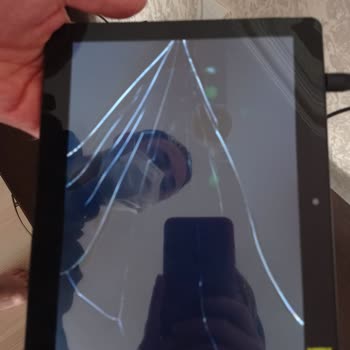 Onarılmadan Geri Gönderilen Tablet Ve Yetersiz İletişim Nedeniyle Mağduriyet