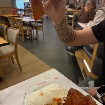 Baydöner'de İki Kez Üst Üste Saç Kılı Çıkan İskender Deneyimi