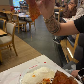 Baydöner'de İki Kez Üst Üste Saç Kılı Çıkan İskender Deneyimi