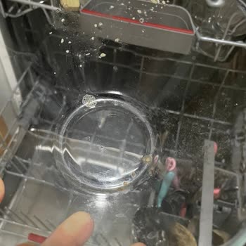 Bulaşık Deterjanı Cam Ve Çatal Bıçaklarda Kalıntı Bırakıyor, Temizlik Yetersiz Kaldı