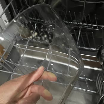 Bulaşık Deterjanı Cam Ve Çatal Bıçaklarda Kalıntı Bırakıyor, Temizlik Yetersiz Kaldı