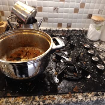 Düdüklü Tencere Patladı: Can Güvenliğimiz Tehlikeye Girdi, Maddi Hasar Oluştu