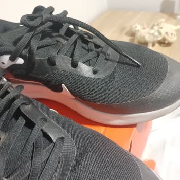 FLO'dan Alınan Nike Ayakkabıda Erken Yırtılma Ve Garanti Sorunu