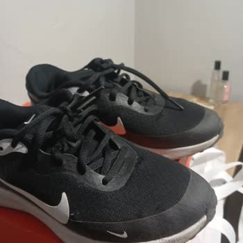 FLO'dan Alınan Nike Ayakkabıda Erken Yırtılma Ve Garanti Sorunu