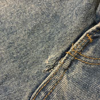 Yeni Alınan Kot Pantolonun Fermuar Kenarında Fabrikasyon Yırtık!