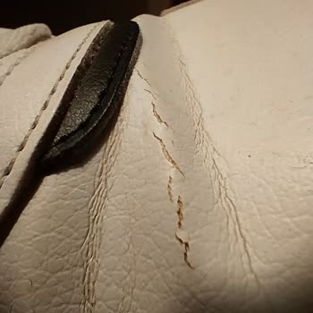 Reebok Ayakkabıda Tekrarlayan Yırtılma Sorunu Ve İade Talebi