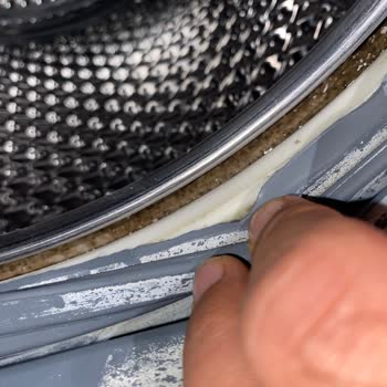 Çamaşır Makinesinde Kalıcı Kirlenme Ve Yetersiz Servis Çözümü Mağduriyeti