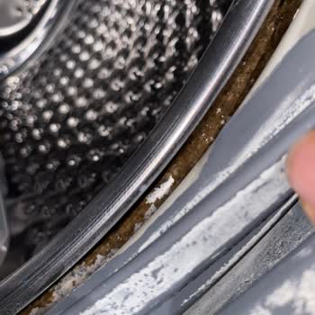 Çamaşır Makinesinde Kalıcı Kirlenme Ve Yetersiz Servis Çözümü Mağduriyeti