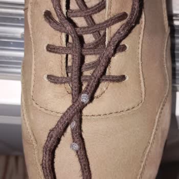 FLO Mağazasından Alınan Ayakkabının Bağcıkları 10 Günde Deforme Oldu, Şikayetim Reddedildi