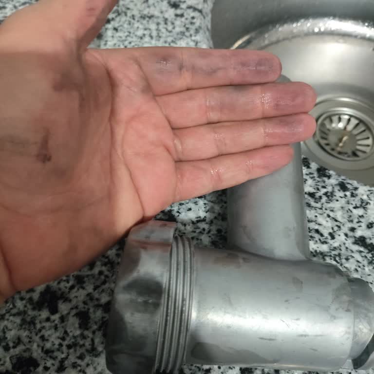 Sinbo Kıyma Makinesi İlk Kullanımda Karardı Ve Leke Bırakıyor